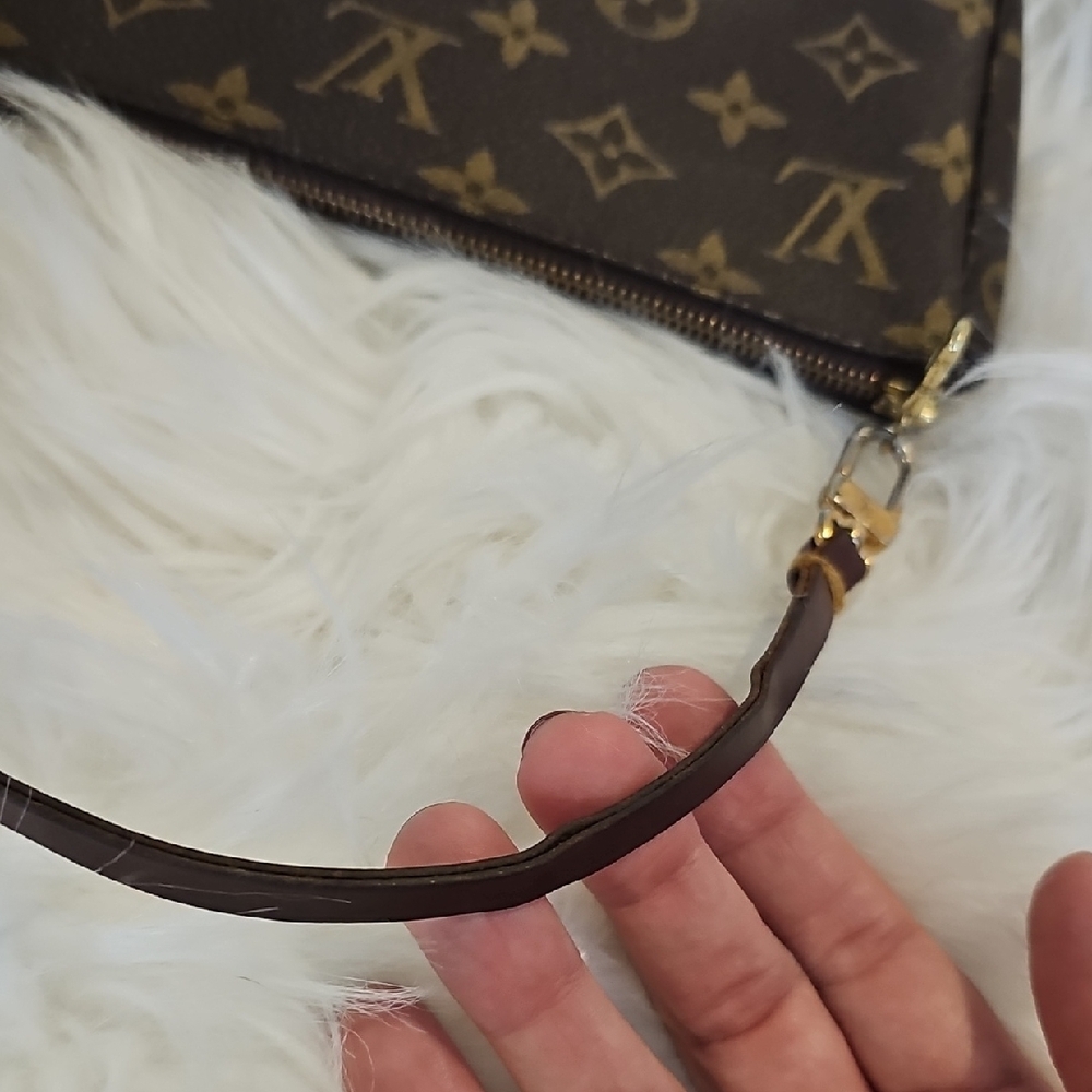 Louis Vuitton Pochette - Picture 11 of 13